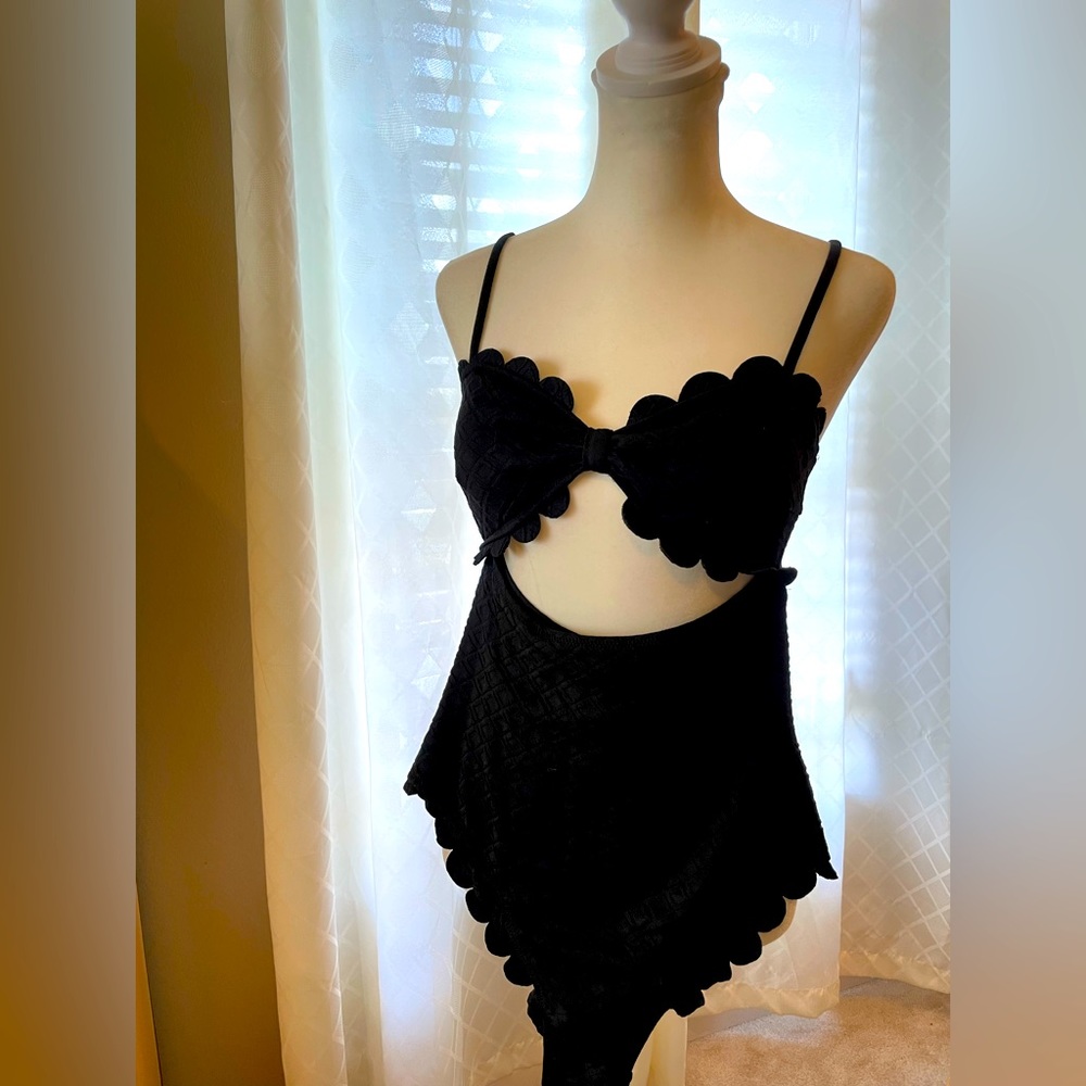 Cupshe black scallop one piece bathing suit, size small, NWT